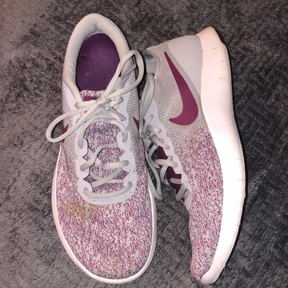 Women’s size 11 maroon flex contact tennis shoes